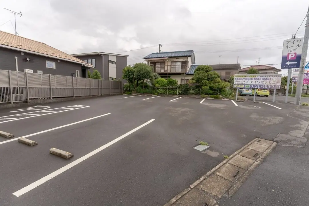 アイワホール見沼の駐車場