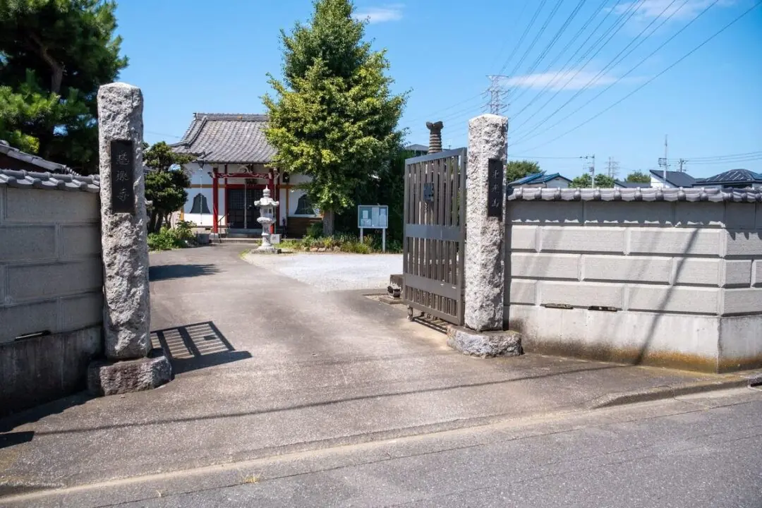 慈眼寺の入口の門柱