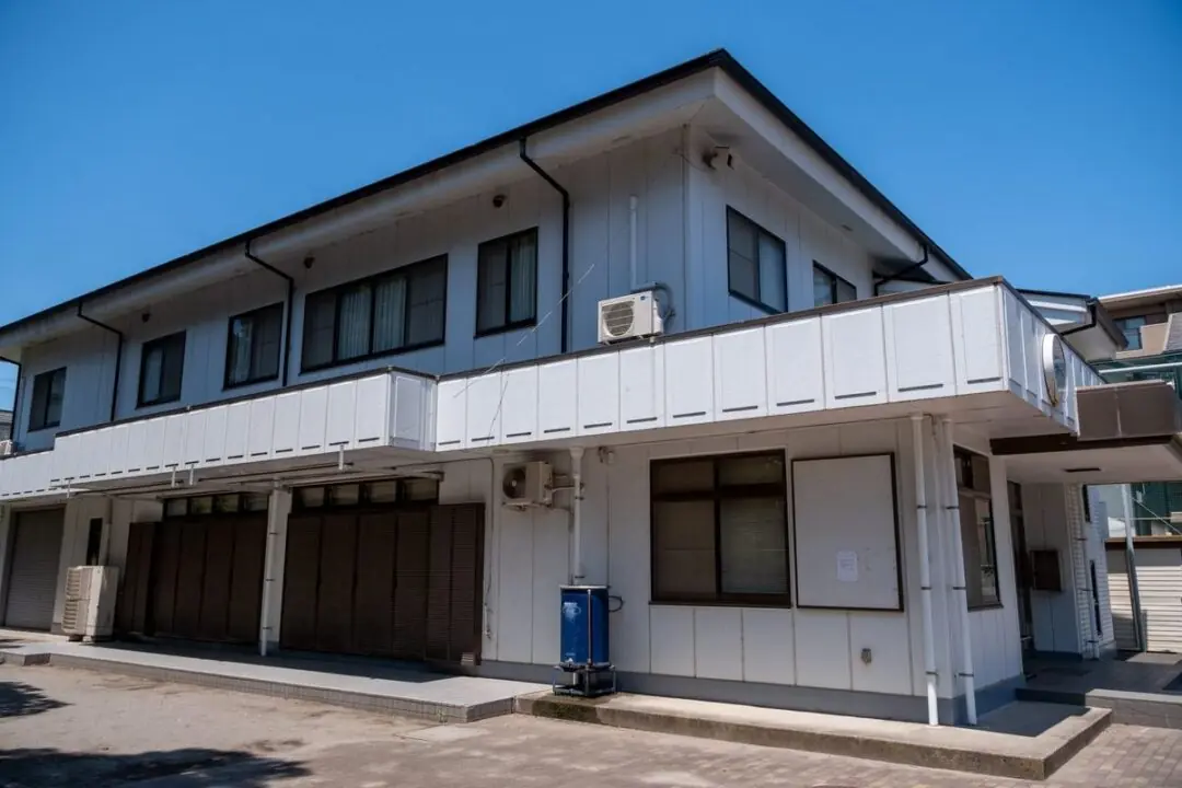 川岸会館の側面から見た外観