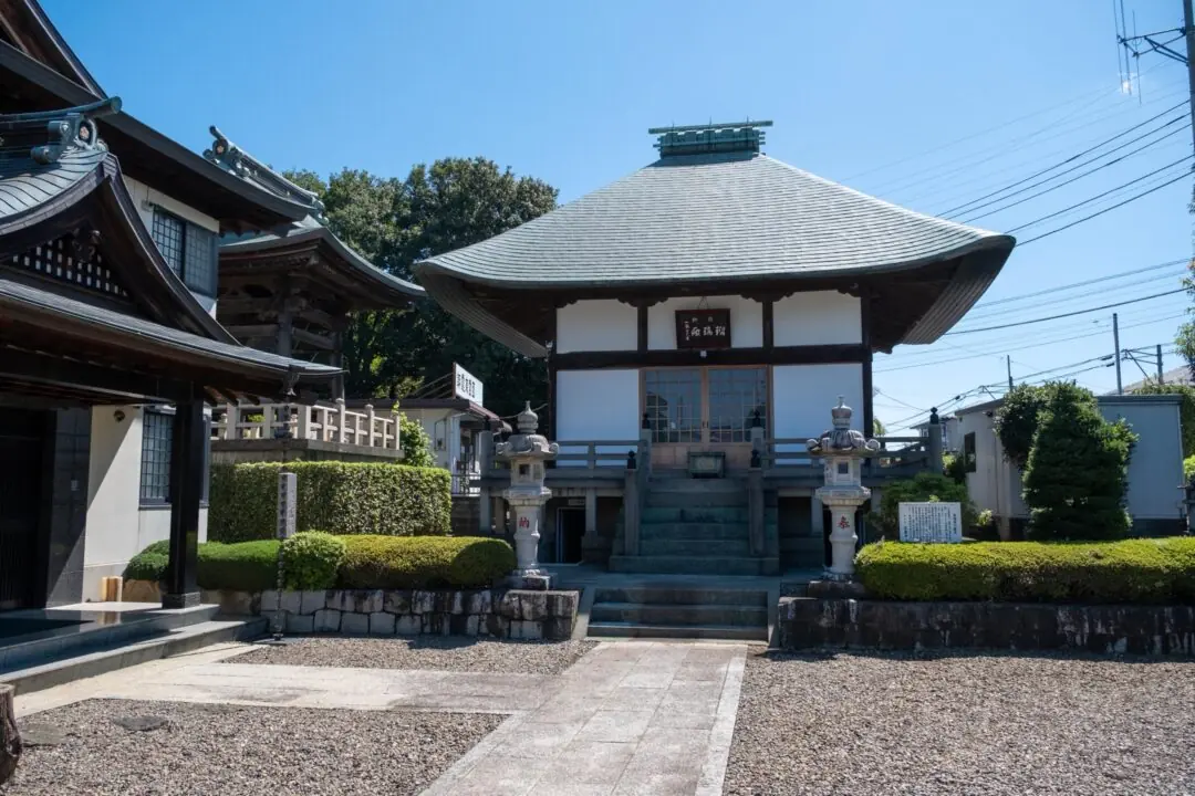 宝蔵寺の境内
