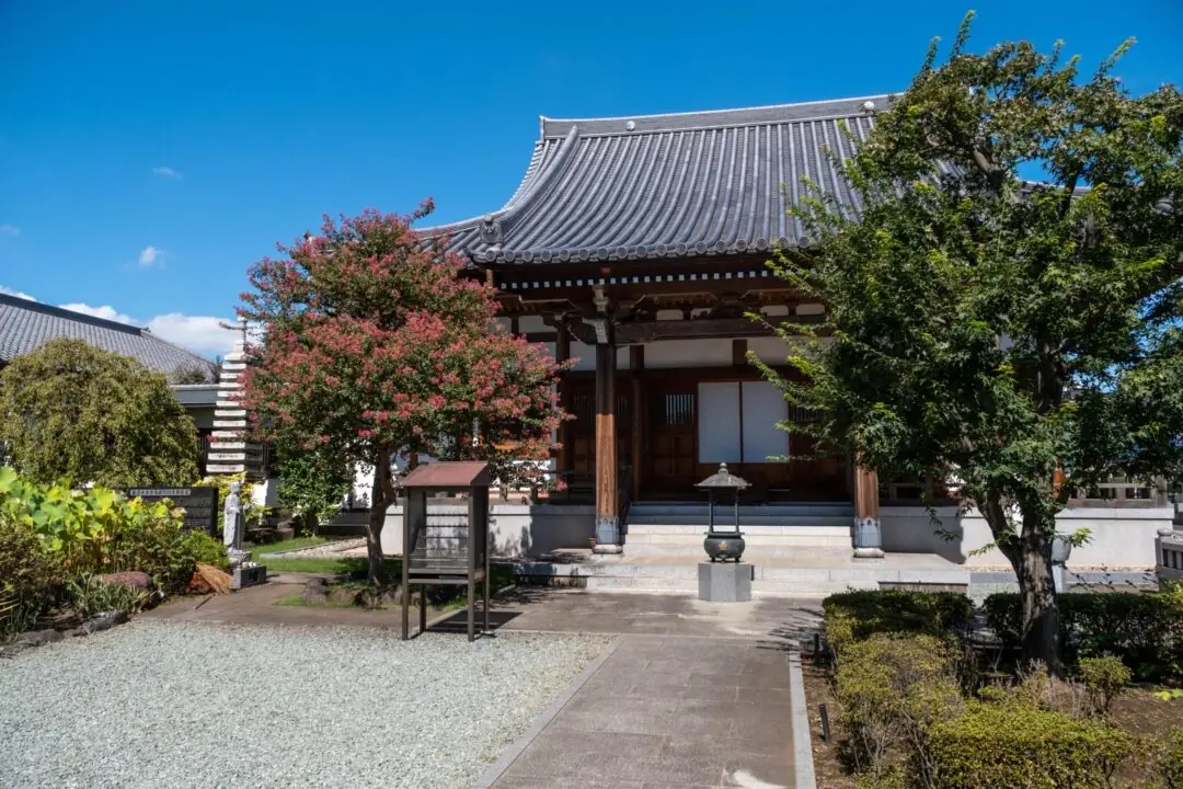 蓮光寺 聖天堂斎場の本堂と境内