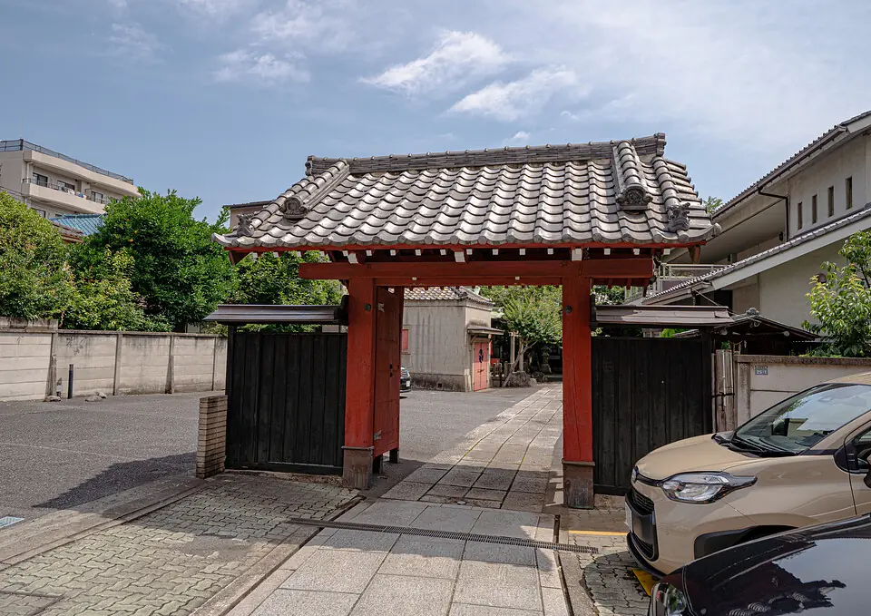 観明寺会館の観明寺の山門