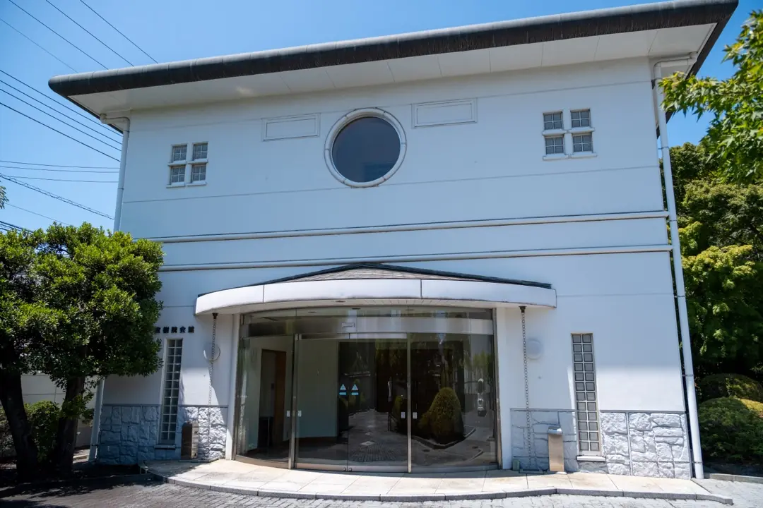 宝樹院会館の正面入口