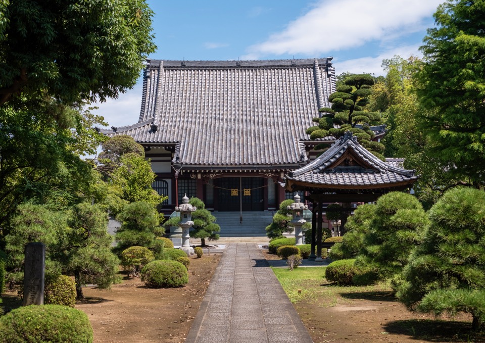 妙顕寺 参道と本堂